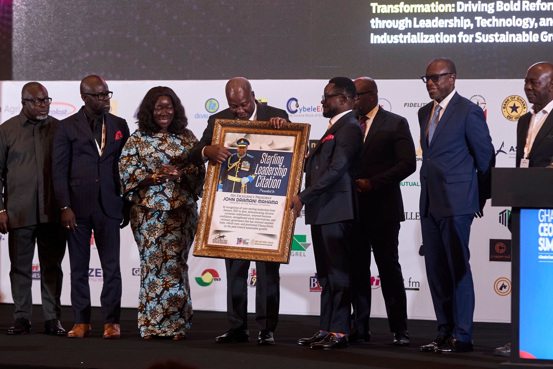 A Sterling Leadership Citation presented on stage to John Dramani Mahama